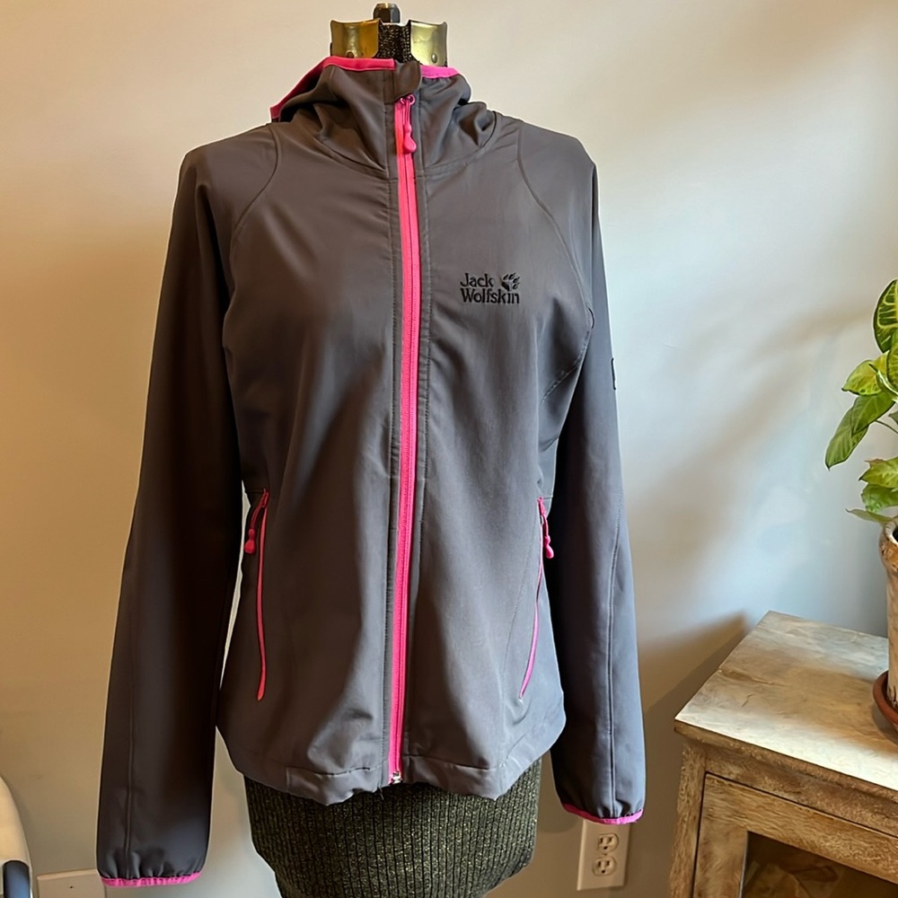 Jack Wolfskin Lightweight Jacket Gray and Pink Medium